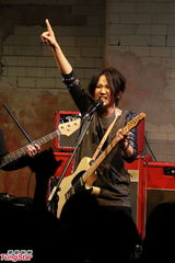 组图：卢凯彤开秀卖力演唱 感孤单欲觅另一半