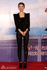 幻灯图集：《美女老板》关机 何润东受景甜“虐待”