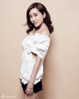组图：杜若溪清新写真出炉 半裸香肩小露性感