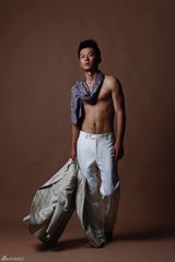 高清图：李晨时尚写真曝光 赤膊上阵大秀型男魅力
