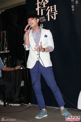 组图：林宇中叹不受爱神眷顾 发片卖萌唱跳儿歌