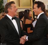 高清图：亚力克-鲍温亮相红毯 西装革履款款有型