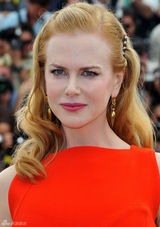 组图：妮可-基德曼美艳亮相型男围绕