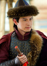 组图：《美人无泪》将播 钱泳辰挑战熊人