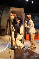 组图：《绝不付帐》疯狂喜剧 万芳华少首演夫妻