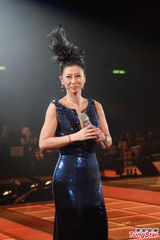 组图：叶倩文一家三口合唱 林青霞素颜到场欣赏