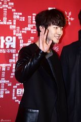 高清组图：韩片《巨塔》VIP首映举行群星捧场