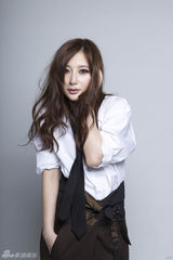 组图：熊乃瑾最新写真曝光 可爱与成熟合二为一