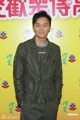 组图：众星为慈善活动献唱 张智霖黄耀明领衔出席