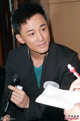 组图：林峰不谈与吴千语游太空 否认抢粉丝手机