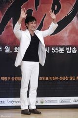 高清组图：李敏镐金喜善等出席《信义》发布会