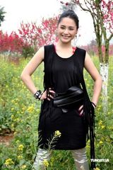 幻灯图集：阿娇桃花节热舞献唱 担心“桃花劫”