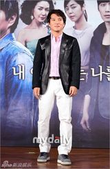 组图：金载沅新剧发布 赵允熙桔色裙性感妩媚