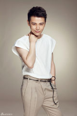 组图：新晋小生孙坚曝光型男照