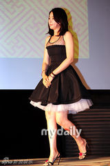 组图：朱智勋李哈妮出席新片《我是王》发布会