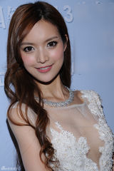 组图：叶熙祺时装秀场真空上阵演绎极致诱惑