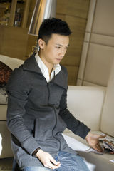 幻灯图：《无懈可击》爱情浪漫 董璇叶项明斗气冤家