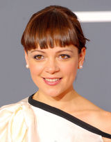 高清组图：第52届格莱美红毯 娜塔莎时尚妆扮