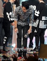 组图：Rain复出霸气夺冠 东方神起帅气回归