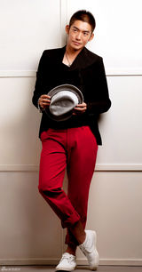 组图：张博雅痞格调写真新鲜出炉