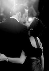 组图：《乔》威尼斯首映 尼古拉斯西装型男