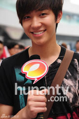 组图：快男选手酷似李敏镐 为选秀放弃剑桥