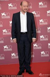 组图：《暴力小姐》发布会 导演翻白眼搞怪