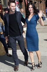 组图：《老友记》莫妮卡蓝裙出镜  感慨重聚难