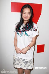 组图：舒淇素雅妆容现身香港为慈善代言