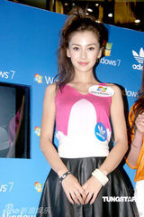 组图：Angelababy收藏鞋子很疯狂 与黄晓明没情侣装