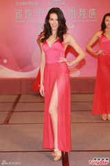 组图：中华小姐薄纱贴身秀曲线 高开叉露长腿