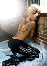 组图：碧昂斯新写真化身机车女郎秀性感曲线美