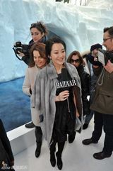 高清图：许晴优雅亮相法国大皇宫 受邀参观卡尔寓所