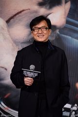 组图：《警察故事》曝主题曲MV 成龙开涮王力宏