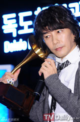 组图：韩星金长勋发售第十张专辑《Adieu》