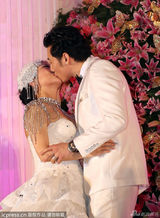 组图：白冰挺大肚结婚 英皇高层送祝福