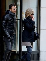 组图：詹妮弗午餐神情严肃似有心事 未婚夫紧随