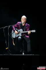 组图：巫启贤睽违九年台湾开唱 感动全场