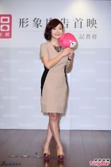 组图：陶晶莹露腿代言 护小S《康熙》收视