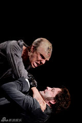 组图：《弗兰肯斯坦》卷福和米福的正面对决