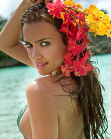 高清图：C罗女友名模伊琳娜酥胸诱人 比基尼秀美臀