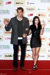 高清组图：韩团2NE1Beast等亮相Melon音乐颁奖礼