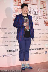 组图：林忆莲获最佳国语女歌手 常石磊代领