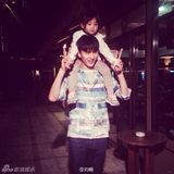 组图：张亮超模好友刘畅走红 长腿奶爸偶像颜