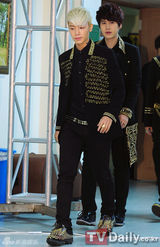 组图：SJ宣传个唱黑装帅酷 4月征战南美