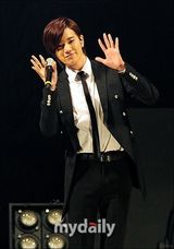 组图：韩团INFINITE粉丝会劲歌热舞超HIGH