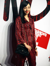 组图：白百何波点睡衣装亮相时尚活动