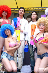 幻灯图：浪花兄弟签唱辣妹应援 黄义达柯有伦助阵