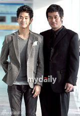 幻灯图集：崔民秀出席新剧新闻发布会 全家总动员