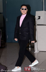 组图：鸟叔PSY结束土耳其演出准备总统就职表演